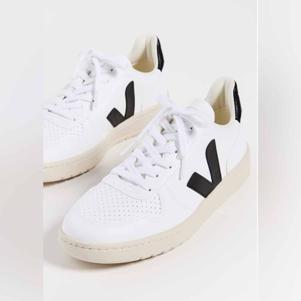 Veja V-10 C.W.L Vegan White Black Trainers